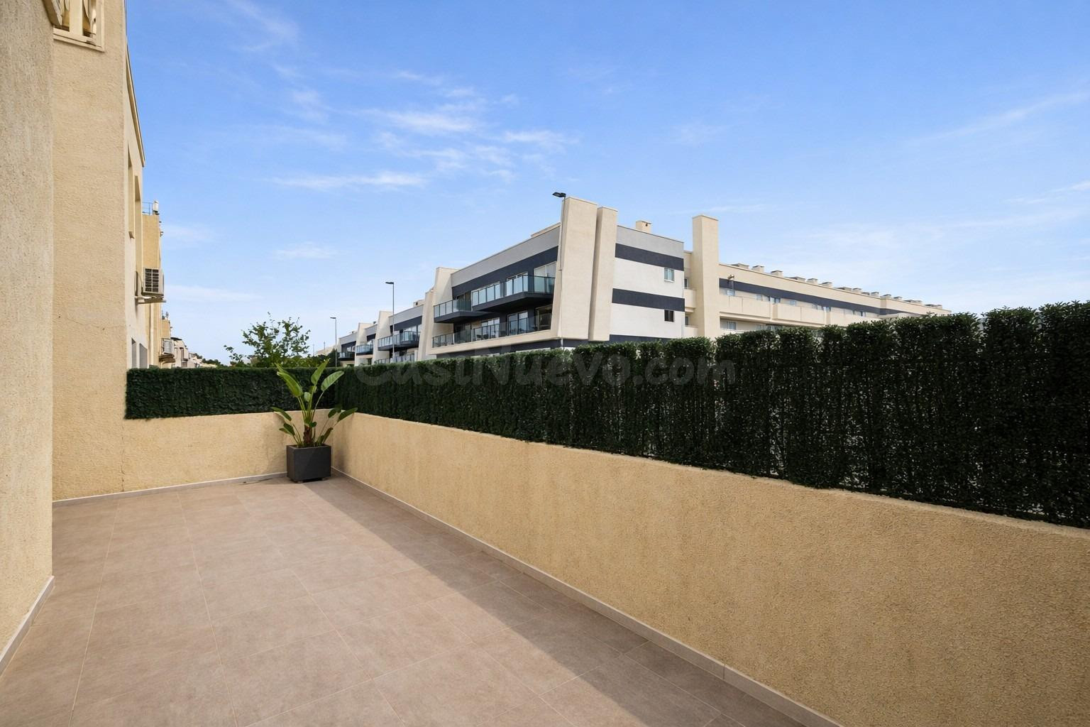 CHALET INDEPENDIENTE EN URBANIZACIÓN DE PRIMERA LÍNEA - foto 4