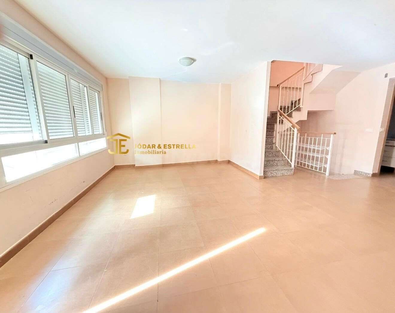 DUPLEX 4 DORMITORIOS CON COCHERA DOBLE EN LA SEDA