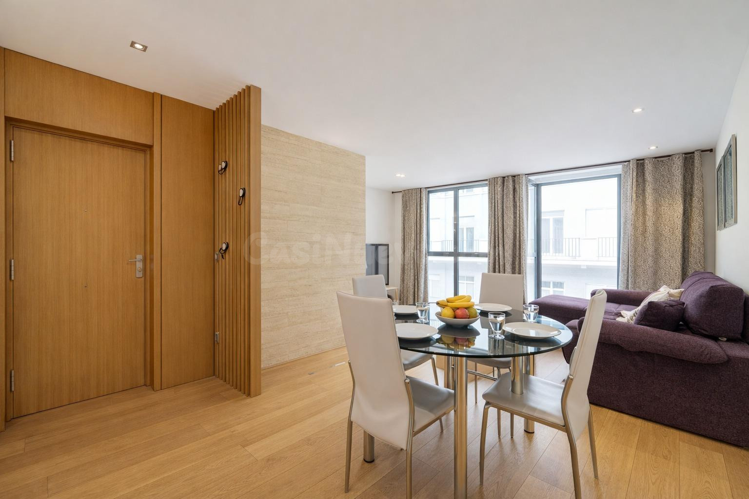 Apartamento reformado de 3 dormitorios a 50 metros del mar e - foto 2