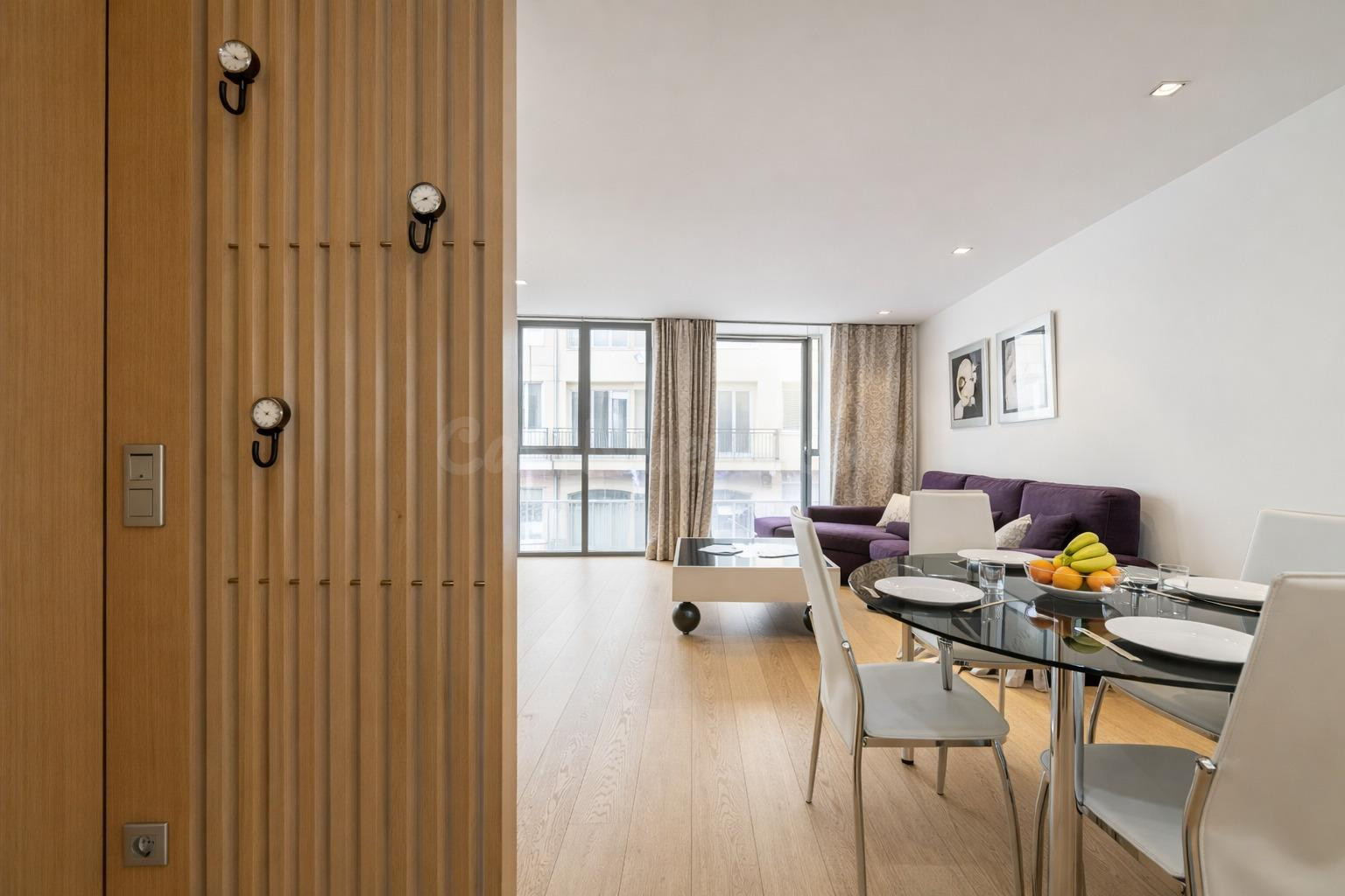 Apartamento reformado de 3 dormitorios a 50 metros del mar e - foto 3