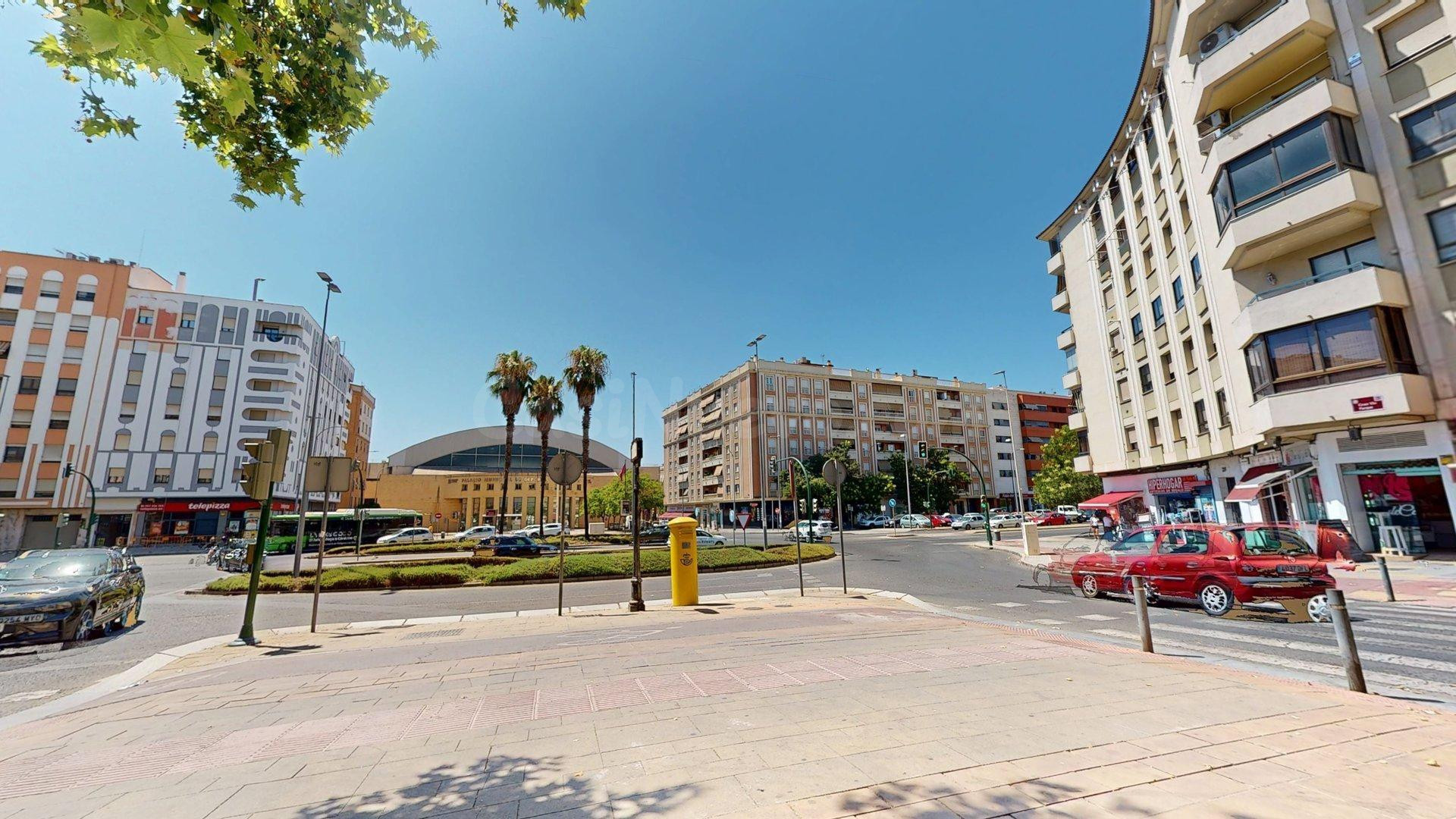 Amplia vivienda de 4 dormitorios con terraza en Avda. Aeropu - foto 2