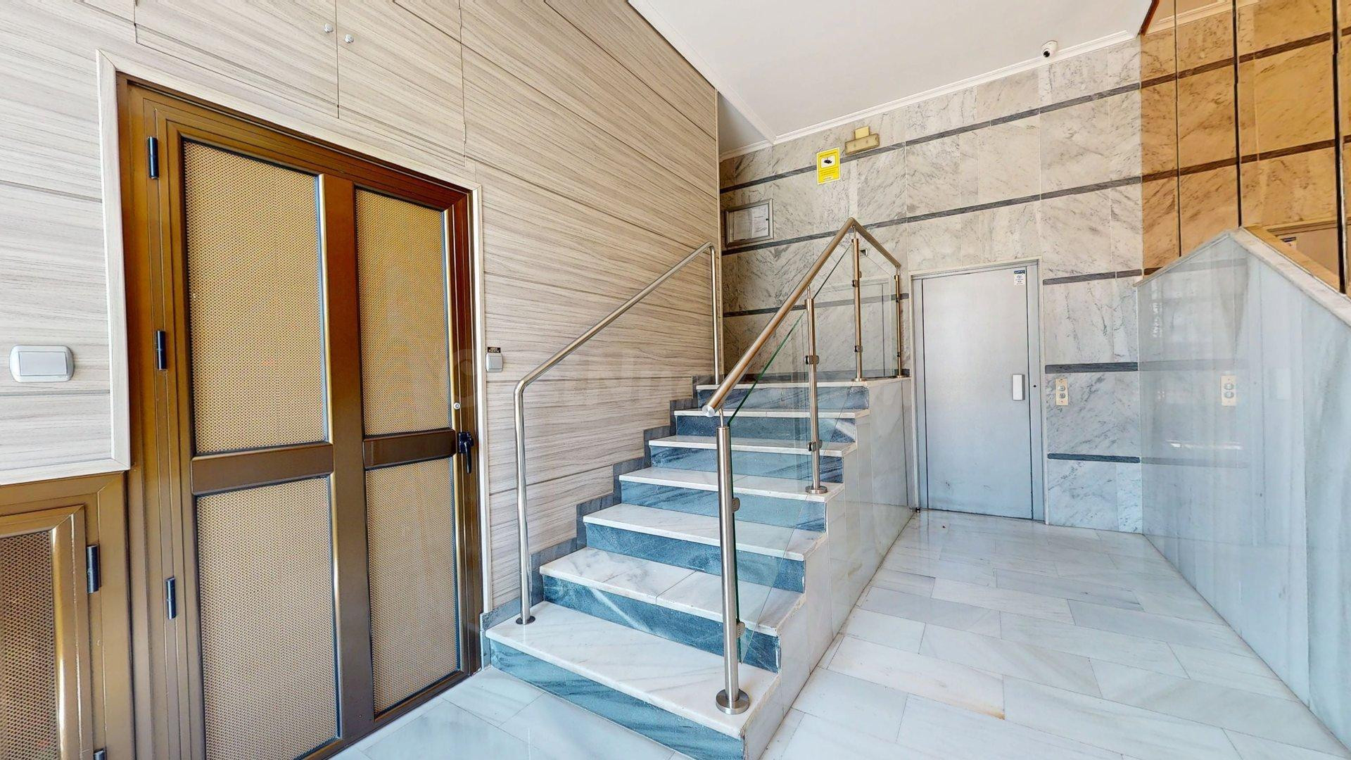 Amplia vivienda de 4 dormitorios con terraza en Avda. Aeropu - foto 4