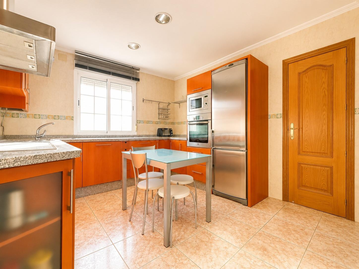 Casa independiente con 966 m2 de parcela en Nuevo Higuerón ( - foto 3