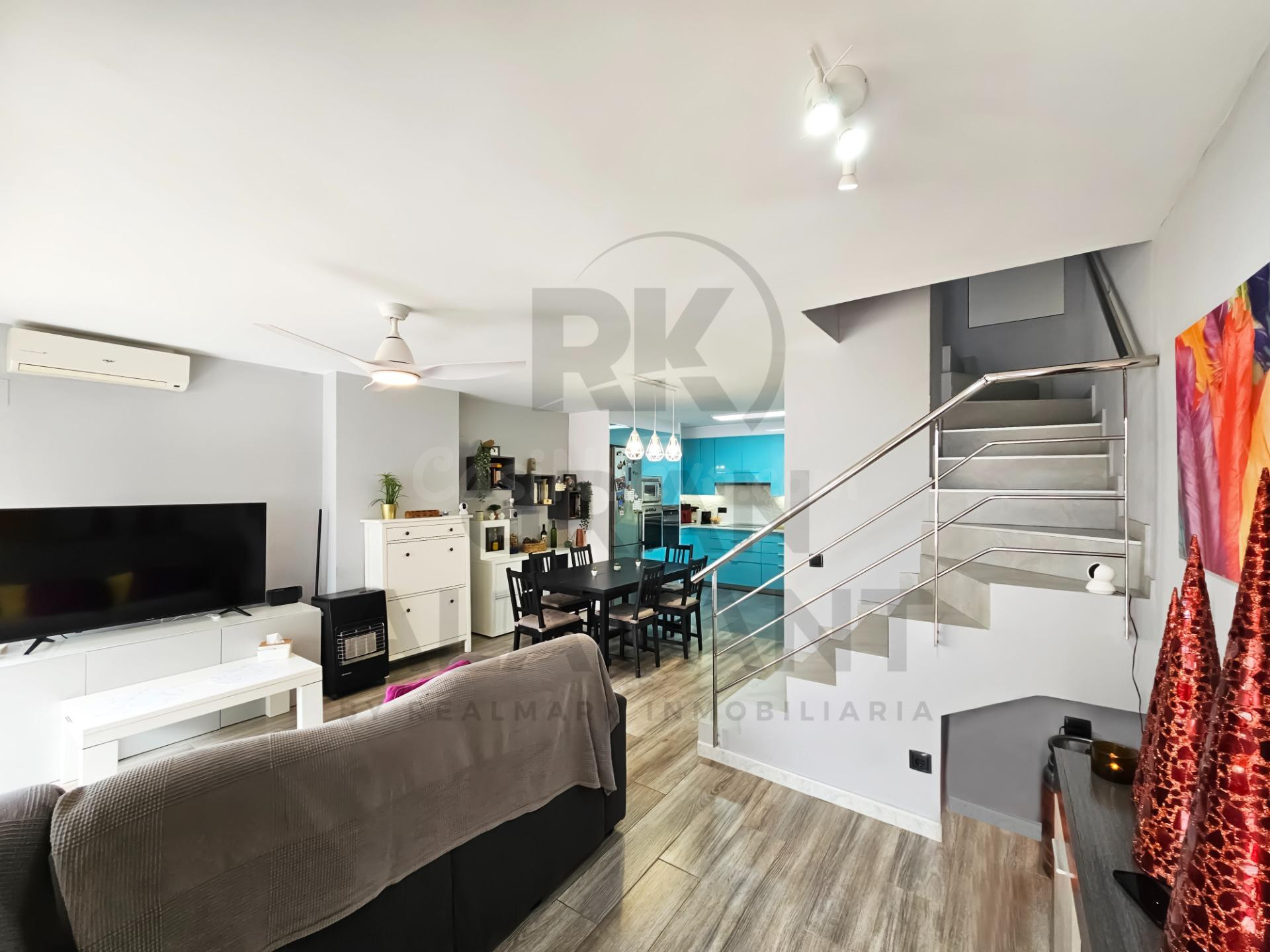 Bungalow luminoso con orientación este en Costa Hispania, a 