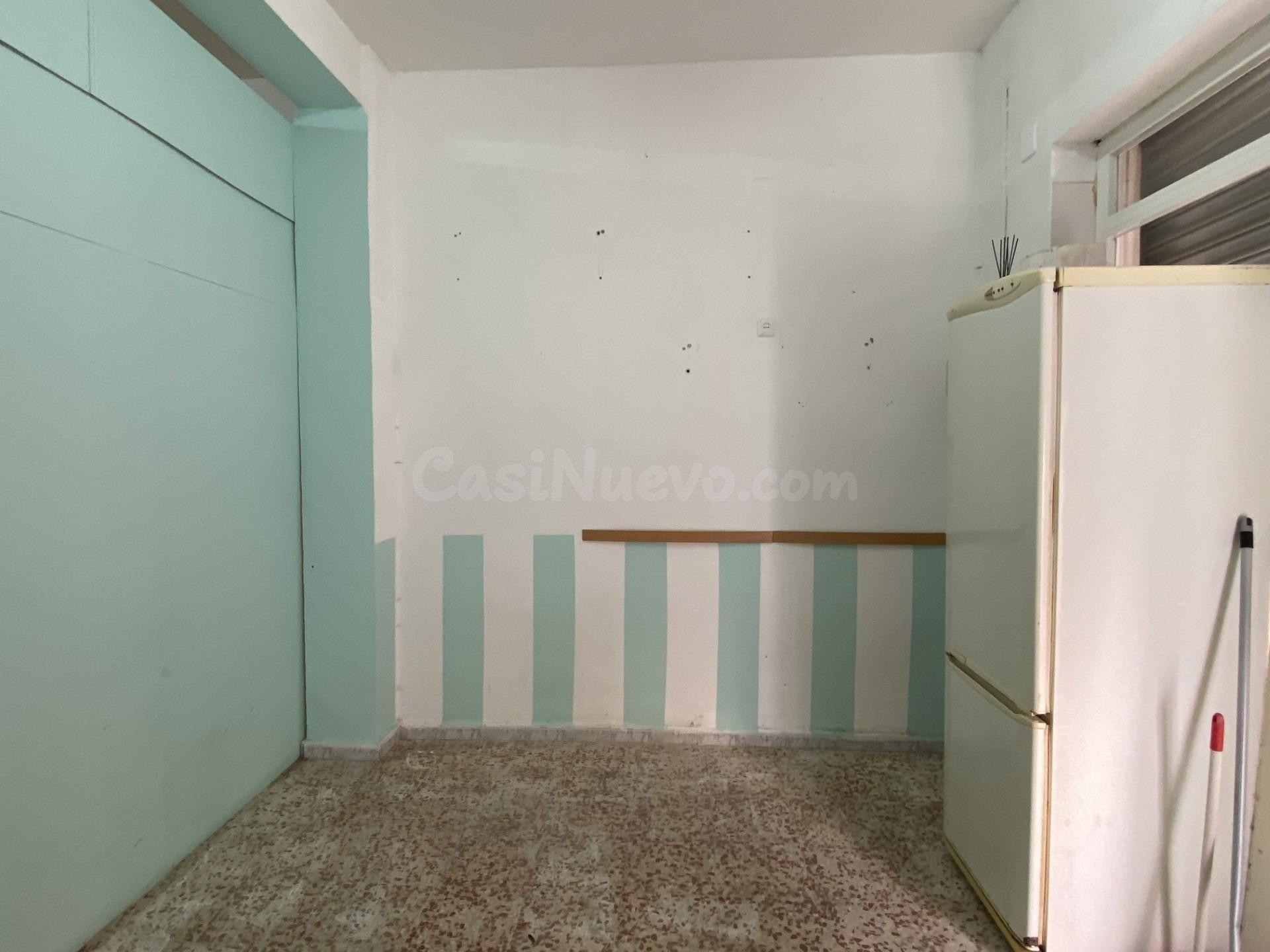 Local comercial junto entre Av. Barcelona y Av. Libia - foto 4