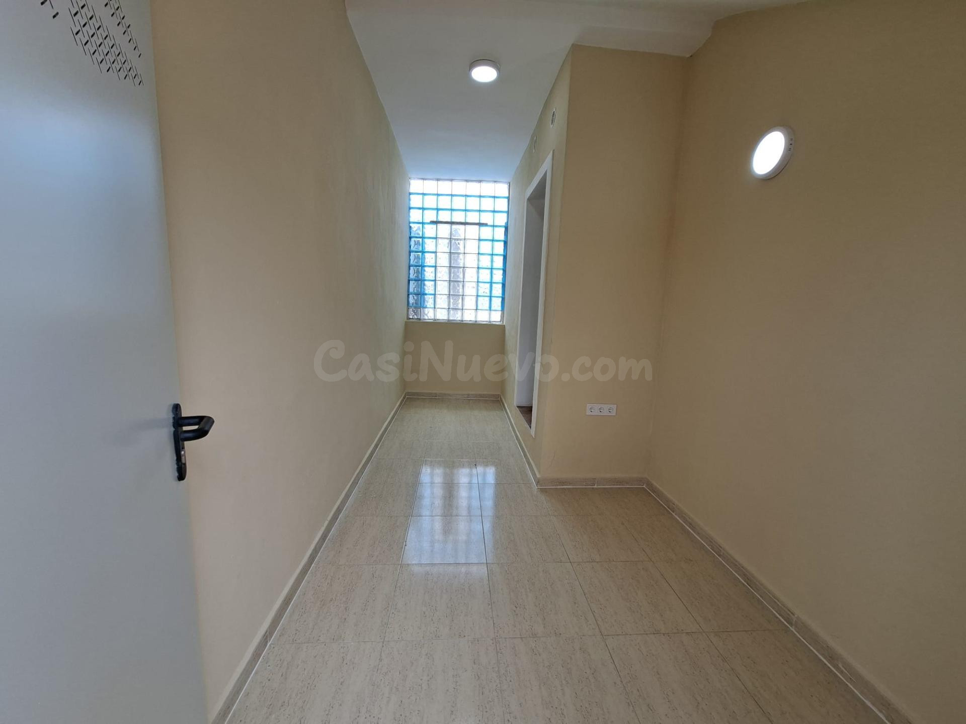 Bungalow reformado en La Zenia con jardín privado, terraza c - foto 3