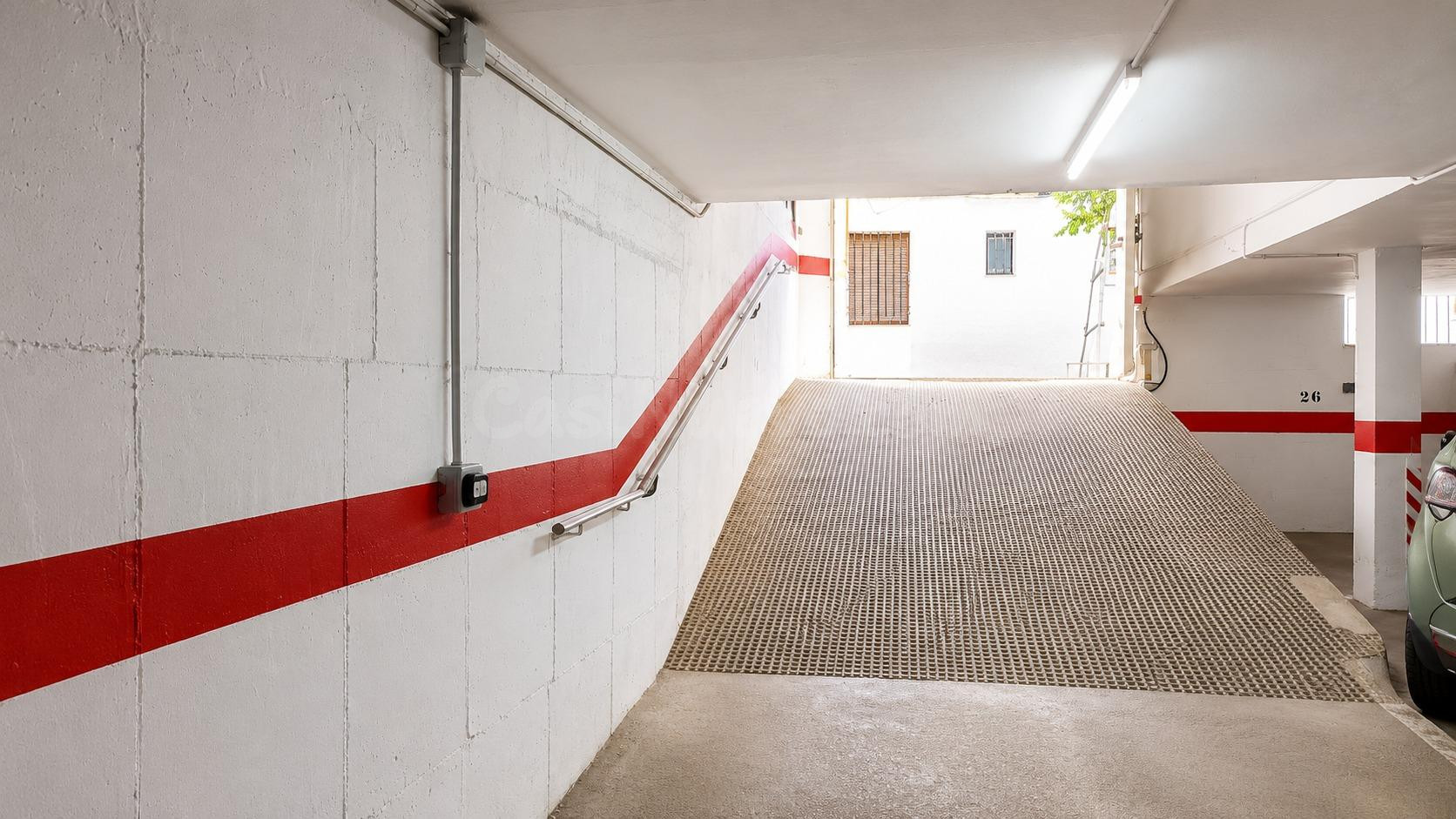 Garaje en excelente ubicación junto al Ayuntamiento - foto 3