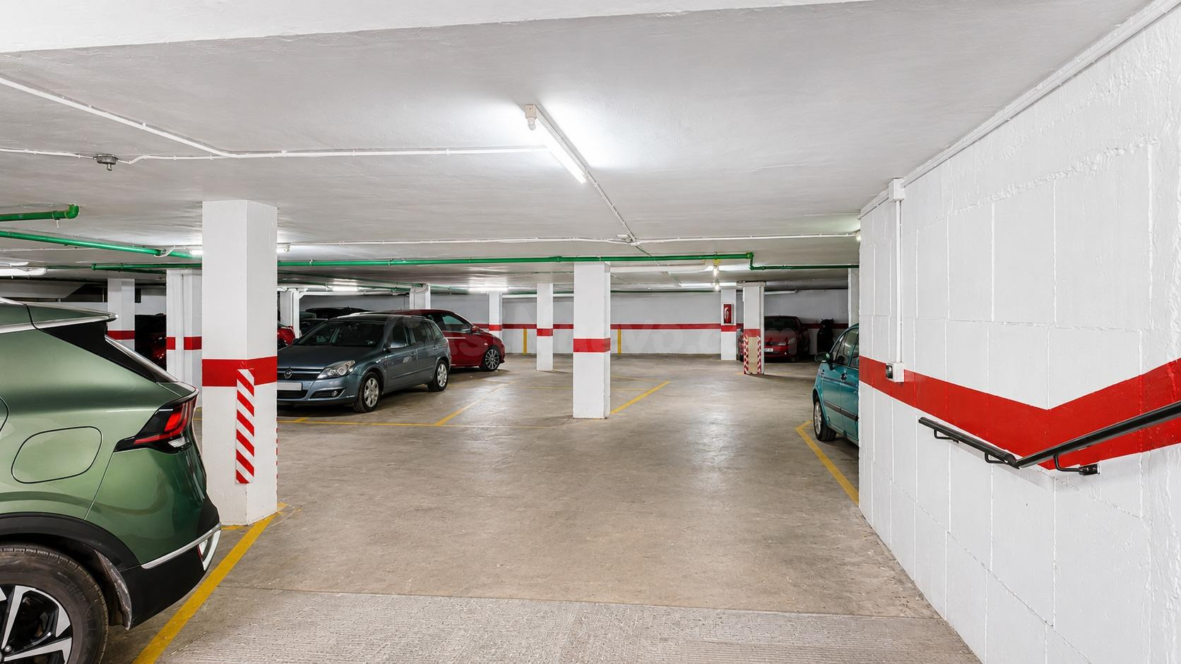 Garaje en excelente ubicación junto al Ayuntamiento - foto 5