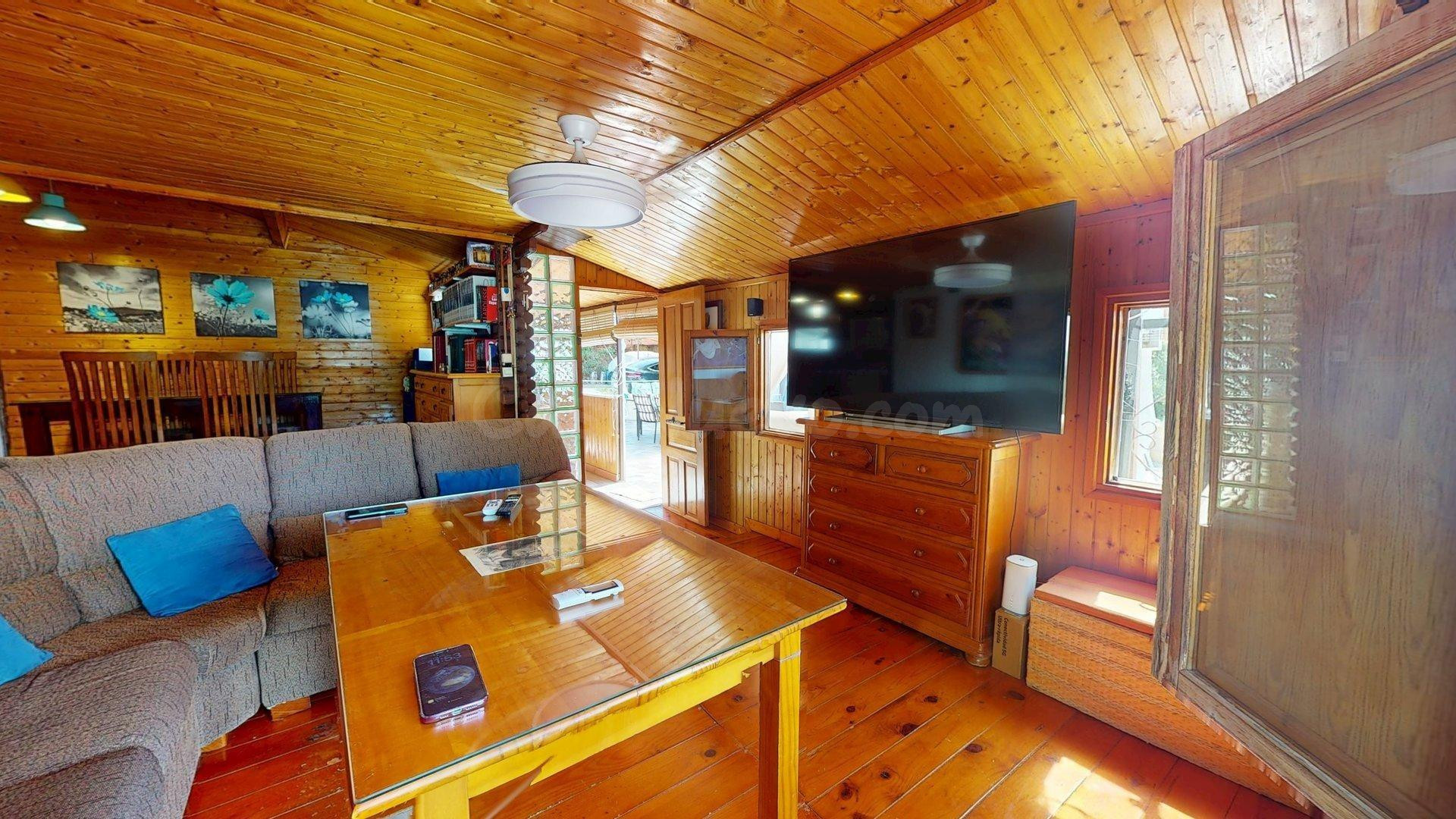 Parcela de más de 1.500 m2 con casa de madera y vistas despe - foto 2