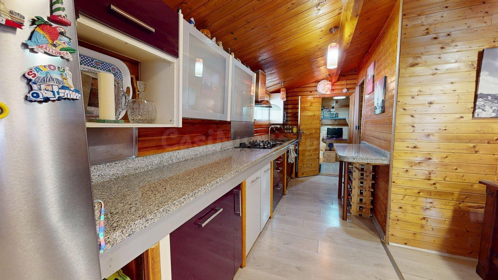 Parcela de más de 1.500 m2 con casa de madera y vistas despe - foto 5