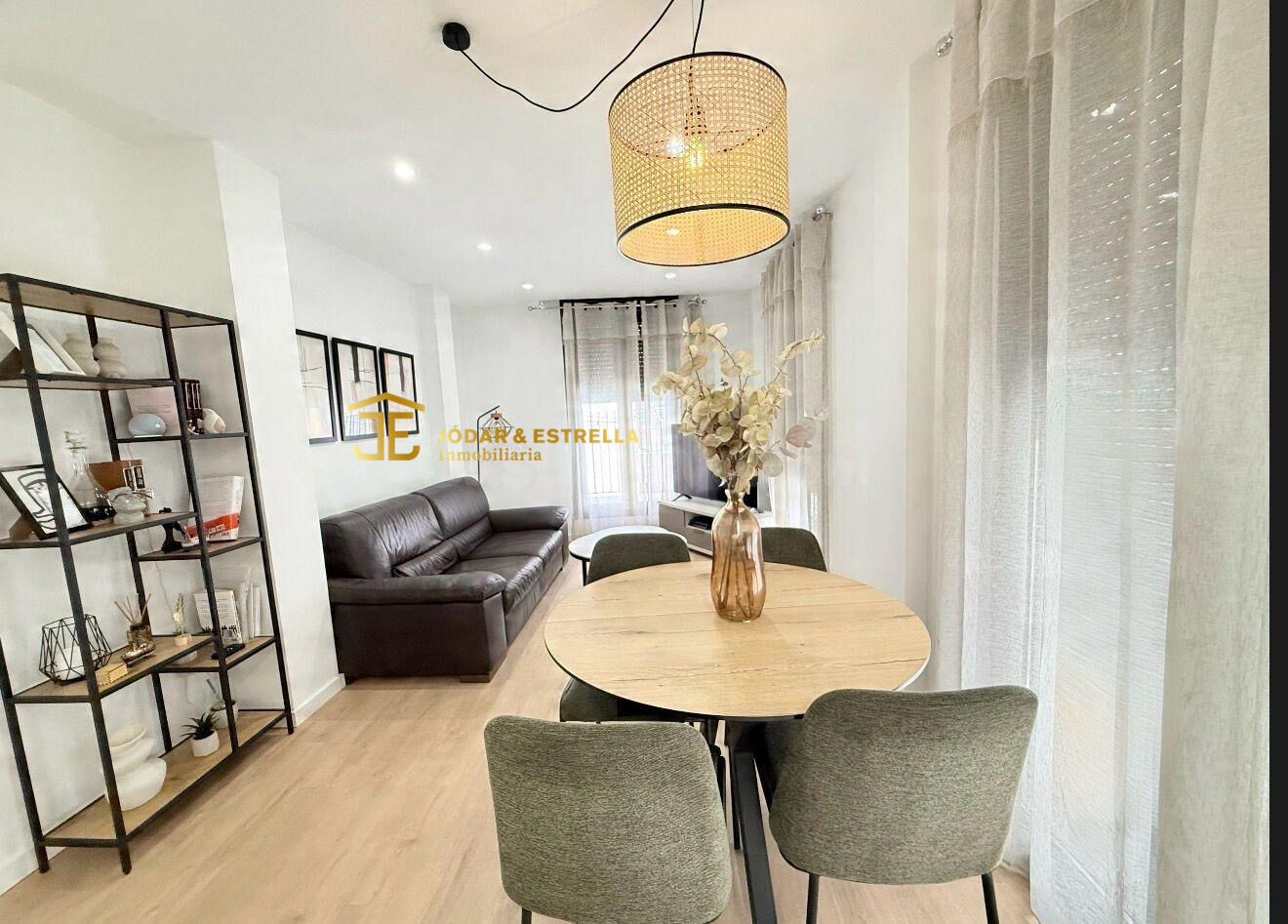 APARTAMENTO EN EL CENTRO DOS DORMITORIOS Y PLAZA DE GARAJE