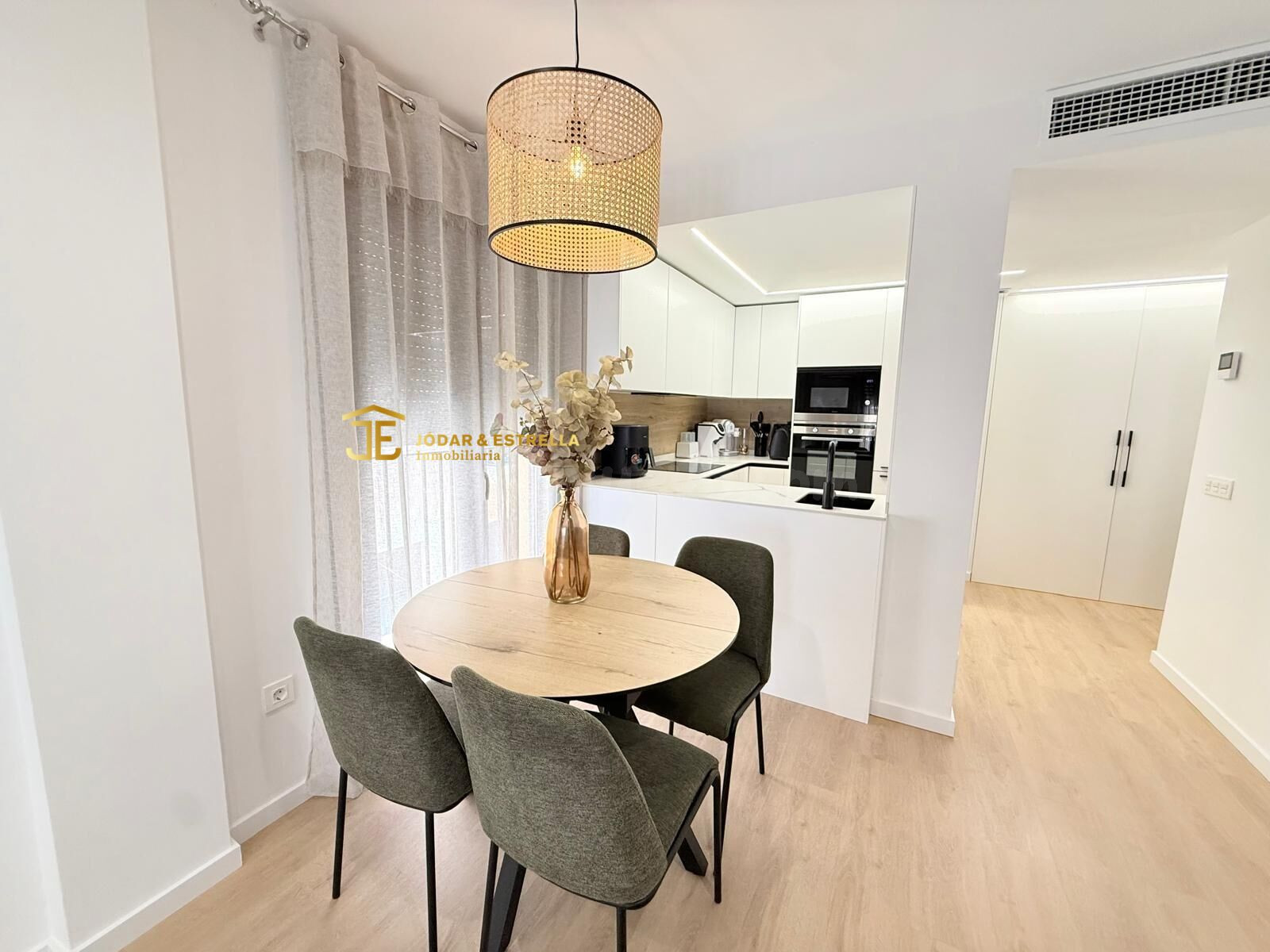 APARTAMENTO EN EL CENTRO DOS DORMITORIOS Y PLAZA DE GARAJE - foto 4