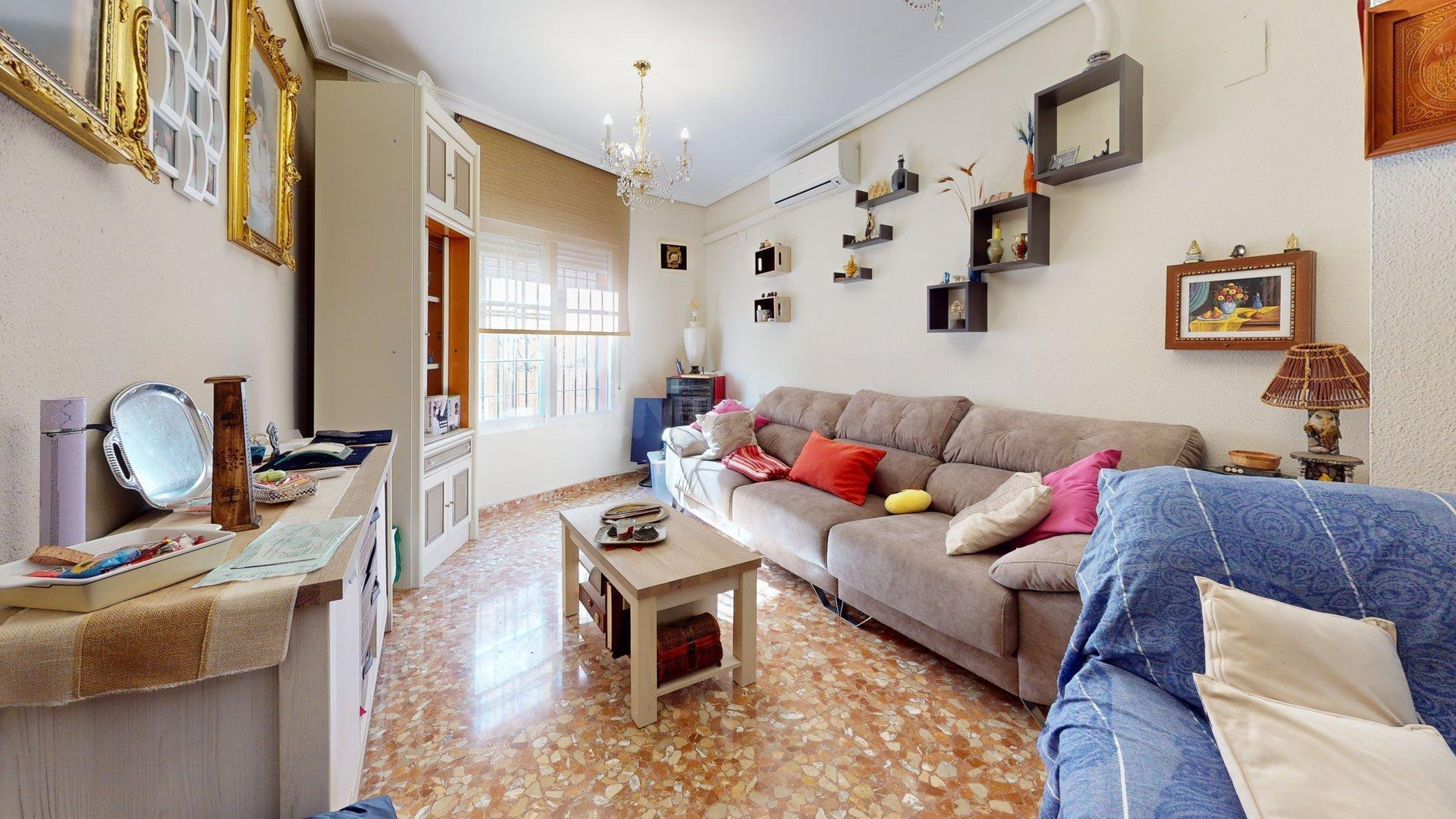 CASA ADOSADA DE 4 DORMITORIOS CON GRAN TERRAZA EN SAN RAFAEL