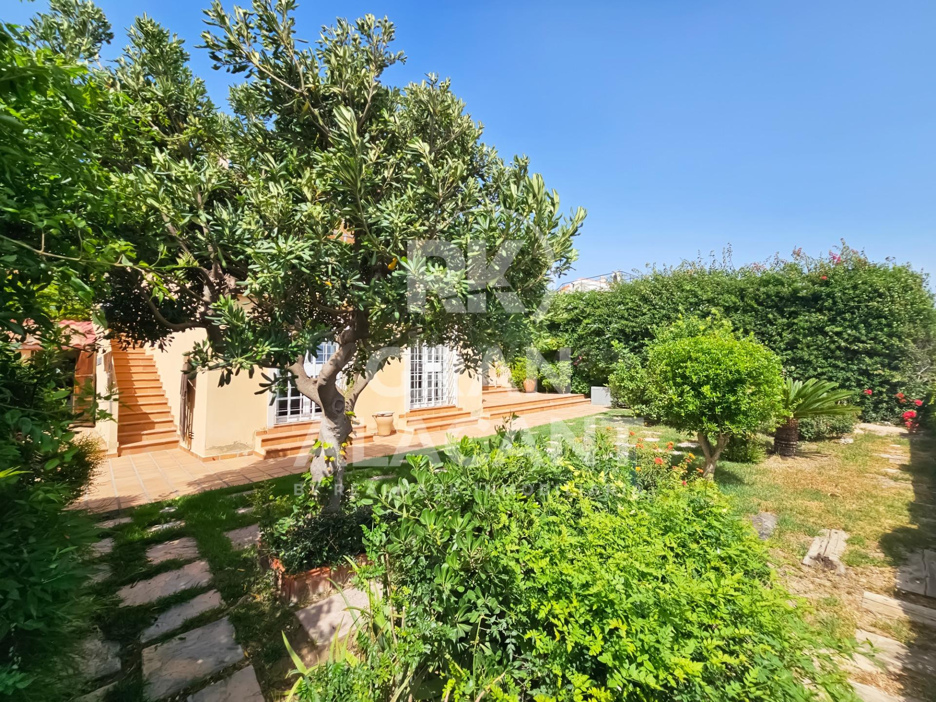 CASA EN PRIMERA LÍNEA CON VISTAS FRONTALES AL MAR - foto 4