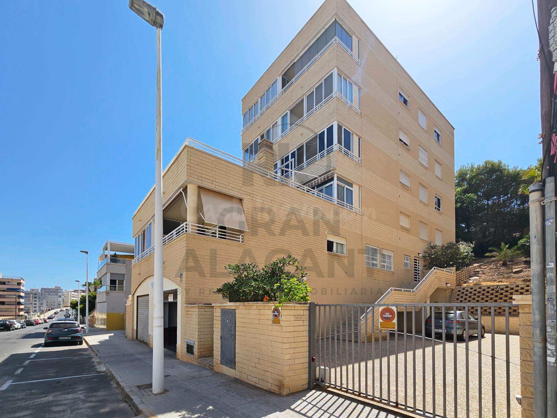 Piso con vistas al mar, terraza, estudio independiente y gar - foto 2