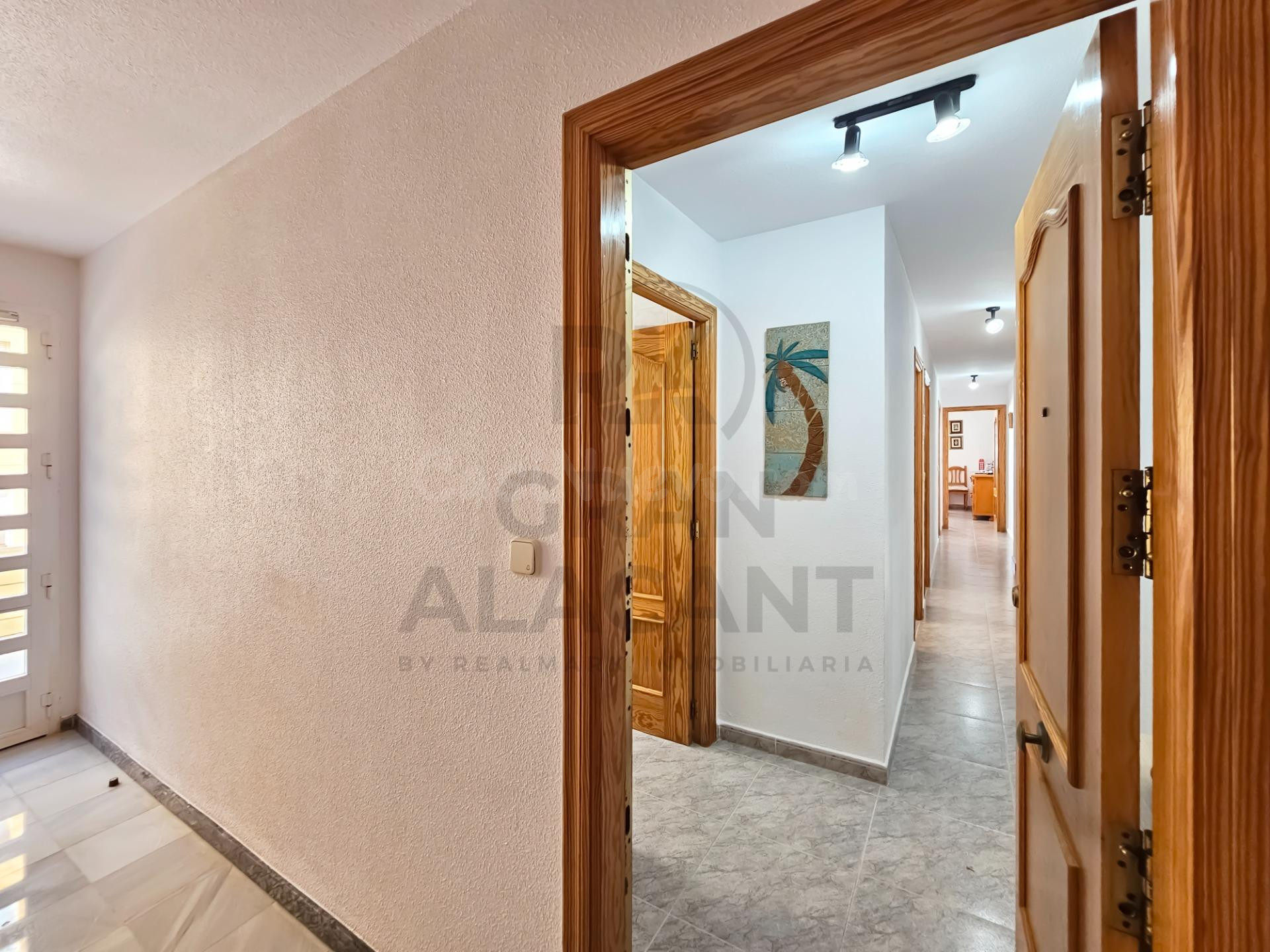 Piso con vistas al mar, terraza, estudio independiente y gar - foto 3