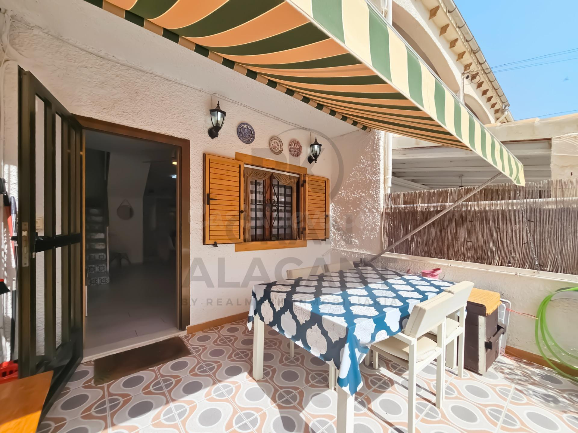 ¡TU REFUGIO EN GRAN ALACANT CON LICENCIA TURÍSTICA, PISCINAS - foto 4