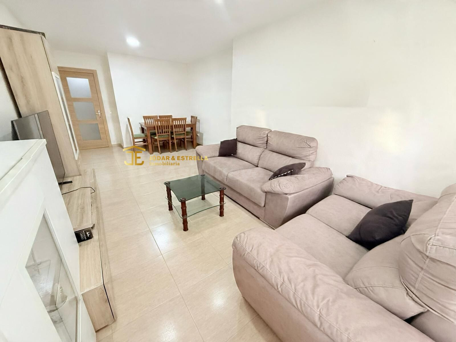 PISO DE 4 DORMITORIOS Y PLAZA DE GARAJE EN ALAMEDA DE CERVAN - foto 5