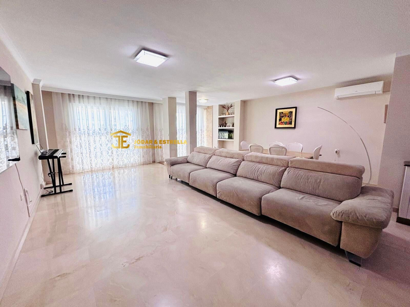 PISO DE LUJO CON GRANDES DIMENSIONES EN EL CENTRO - foto 2