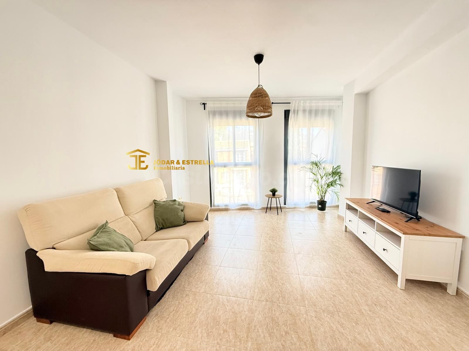 ESTUPENDO APARTAMENTO SEMI NUEVO EN LA ZONA DE LA HOYA