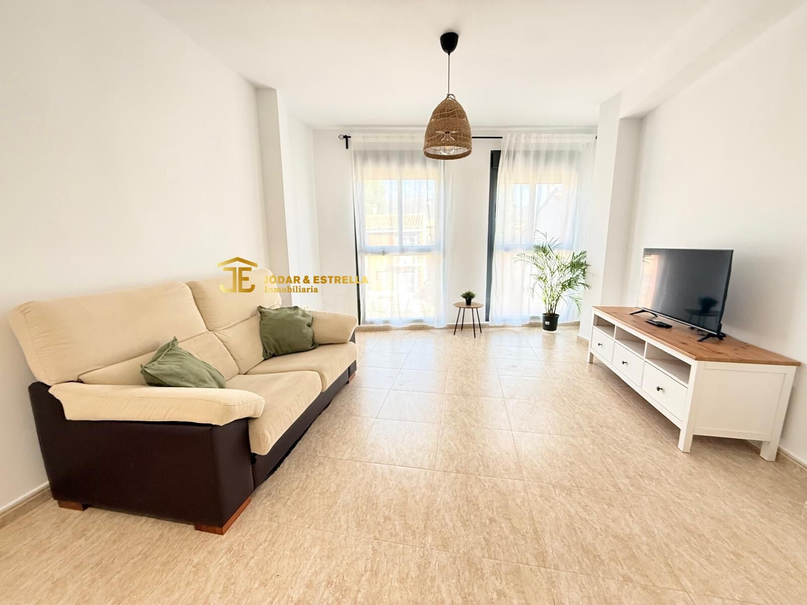 ESTUPENDO APARTAMENTO SEMI NUEVO EN LA ZONA DE LA HOYA - foto 2