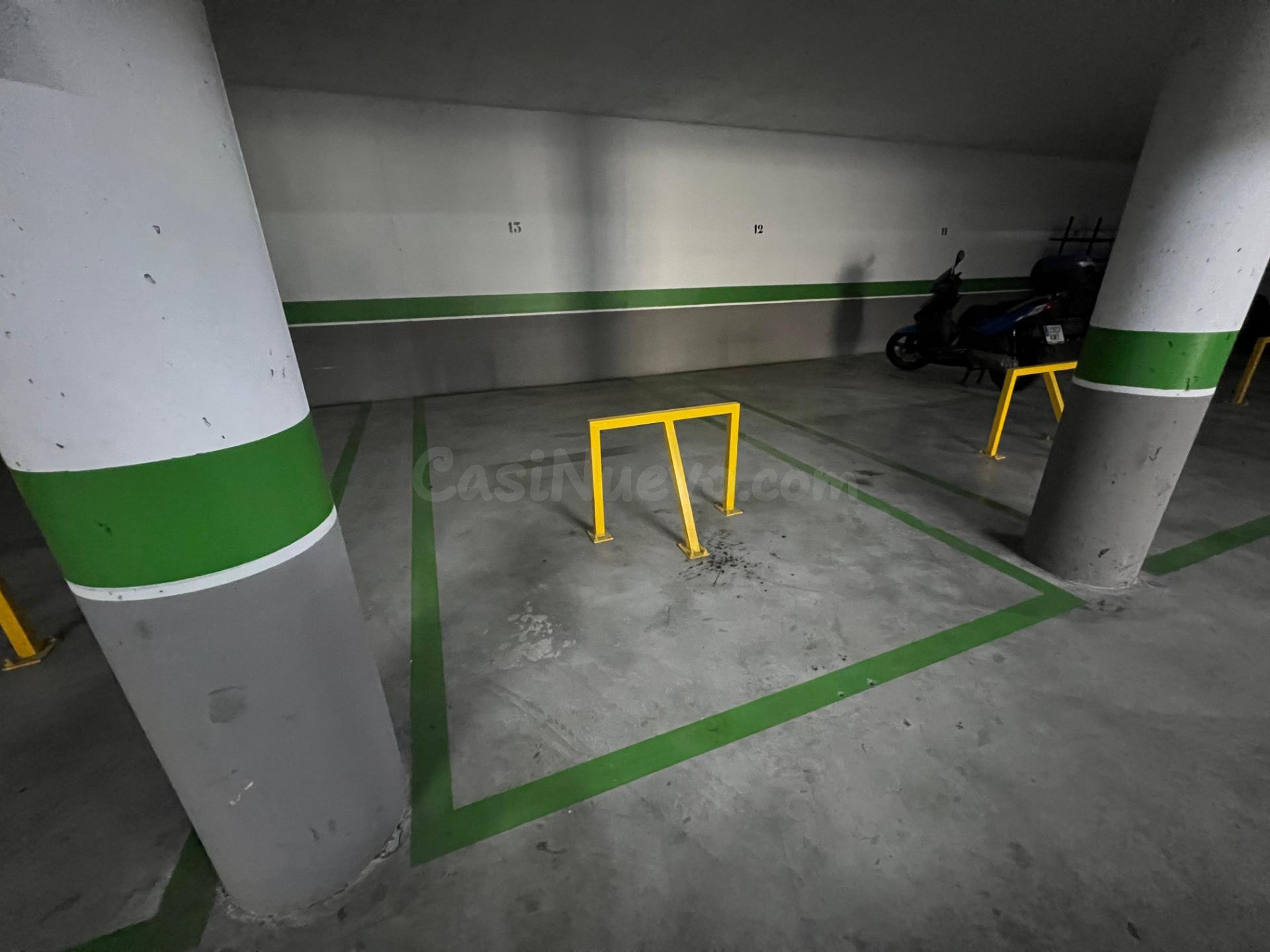 ¡Oportunidad! Amplia plaza de garaje en Parque Azahara, Córd - foto 3