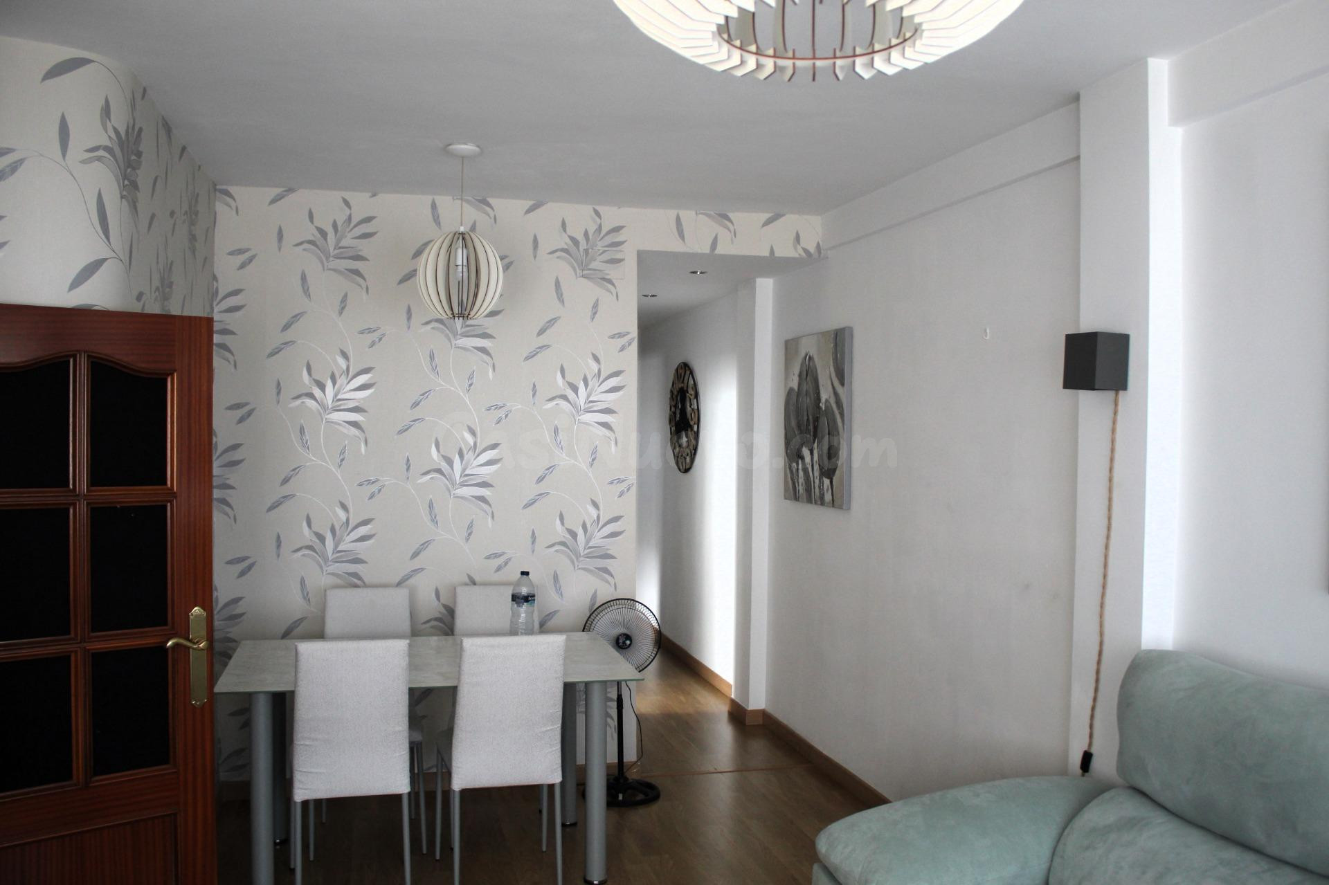 Acogedor Piso en Gamarra, Málaga – Ideal para Entrar a Vivir - foto 3
