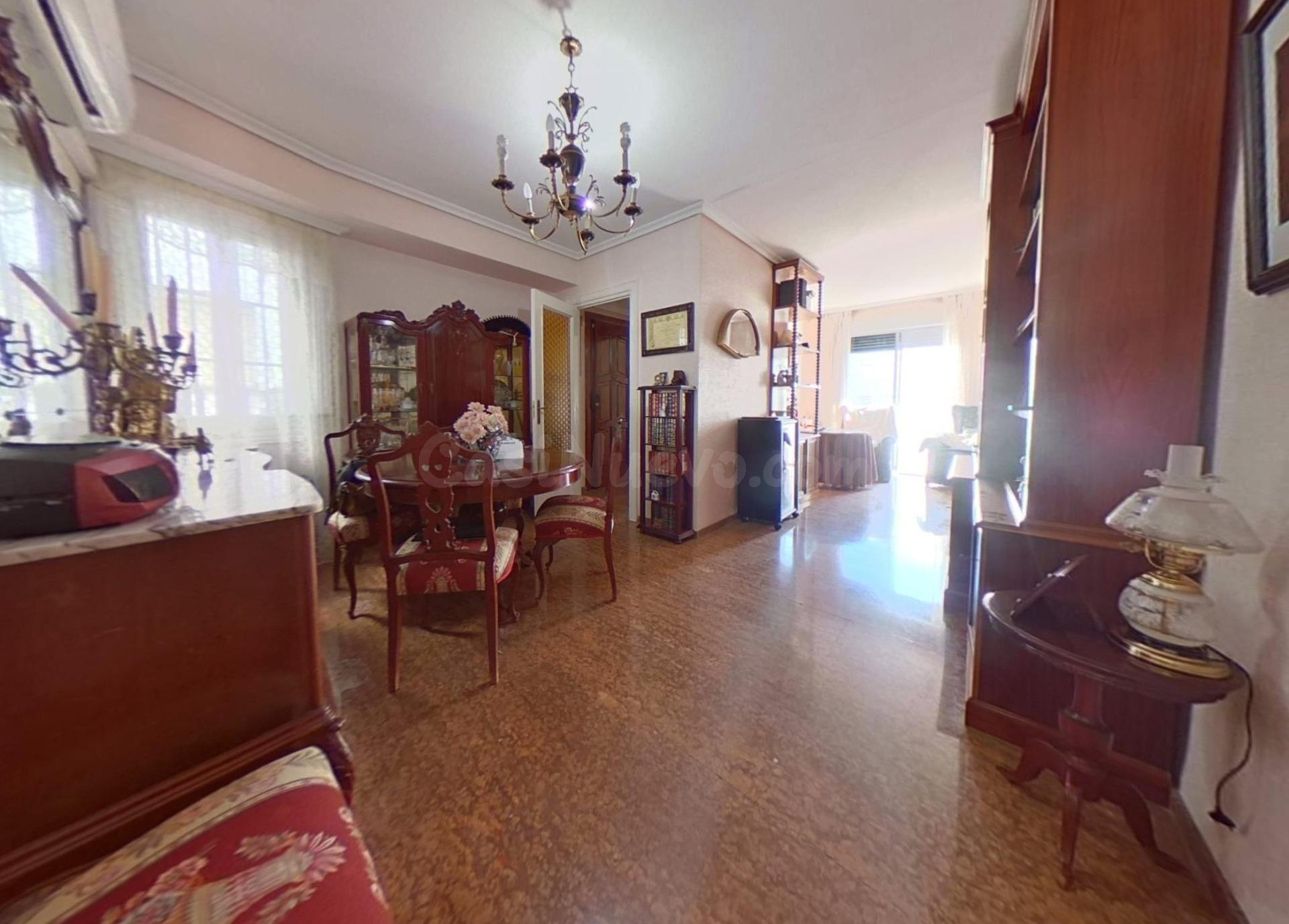 Piso de 3 dormitorios junto Avd. de Jesús Rescatado, exterior con terraza, patio y trastero.