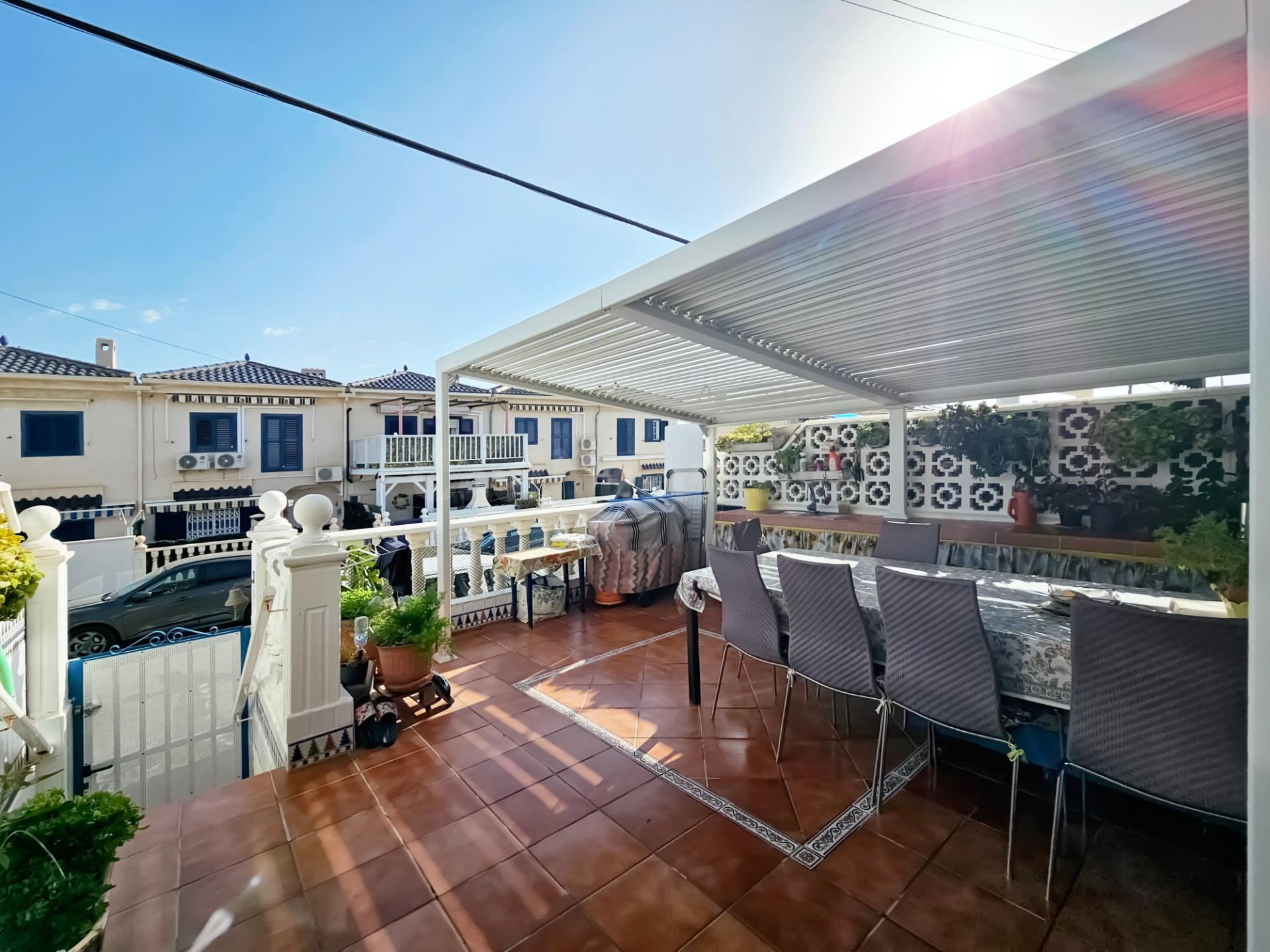 Chalet reformado con terraza, pérgola bioclimática y piscina - foto 2