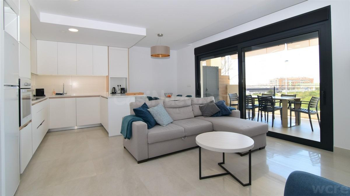 Moderno apartamento de 2 dormitorios con gran terraza, piscina y garaje en Santa Pola