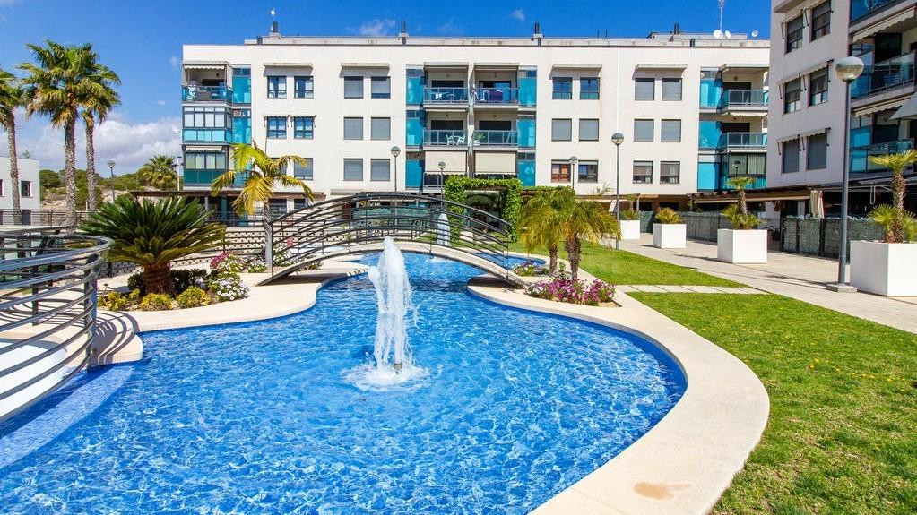 Moderno apartamento de 2 dormitorios con gran terraza, pisci - foto 2