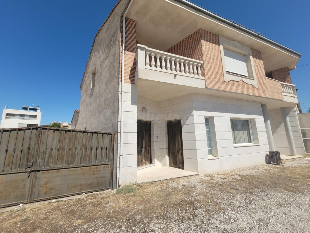 VENTA DE VIVIENDA Y LOCAL CON PARCELA ANEXA EN CARRETERA DE BAHABON - foto 3