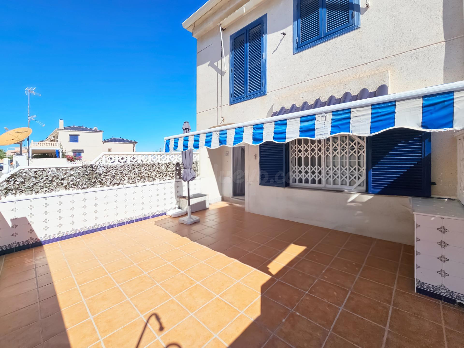 Vivienda semi reformada con orientación sur, terraza y pisci - foto 2