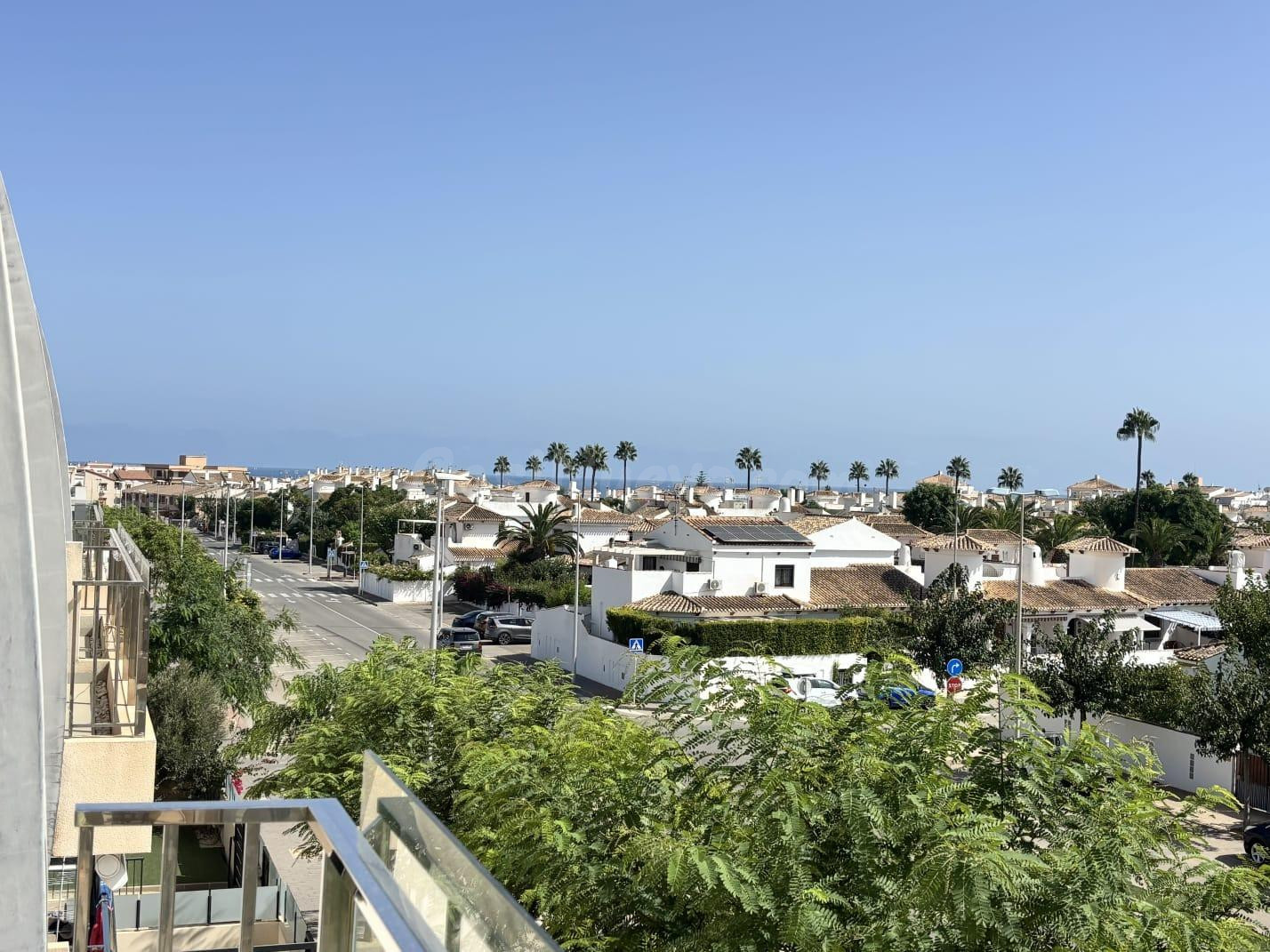 Precioso apartamento con gran solárium privado en PLAYA ELIS - foto 3