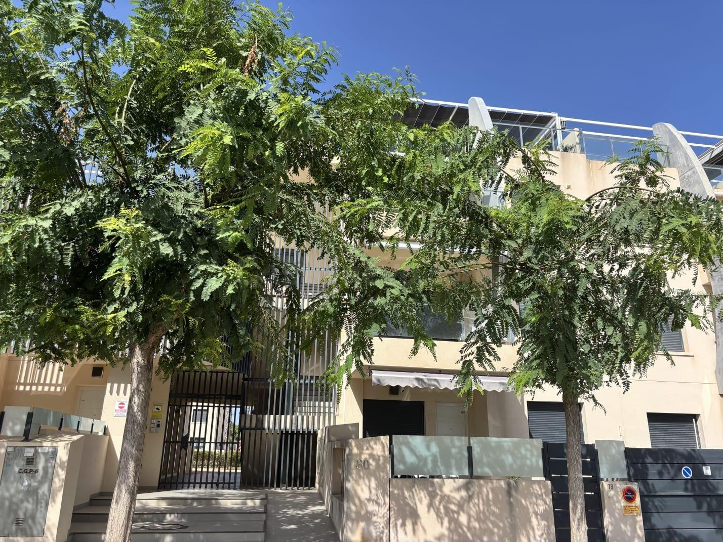 Precioso apartamento con gran solárium privado en PLAYA ELIS - foto 4