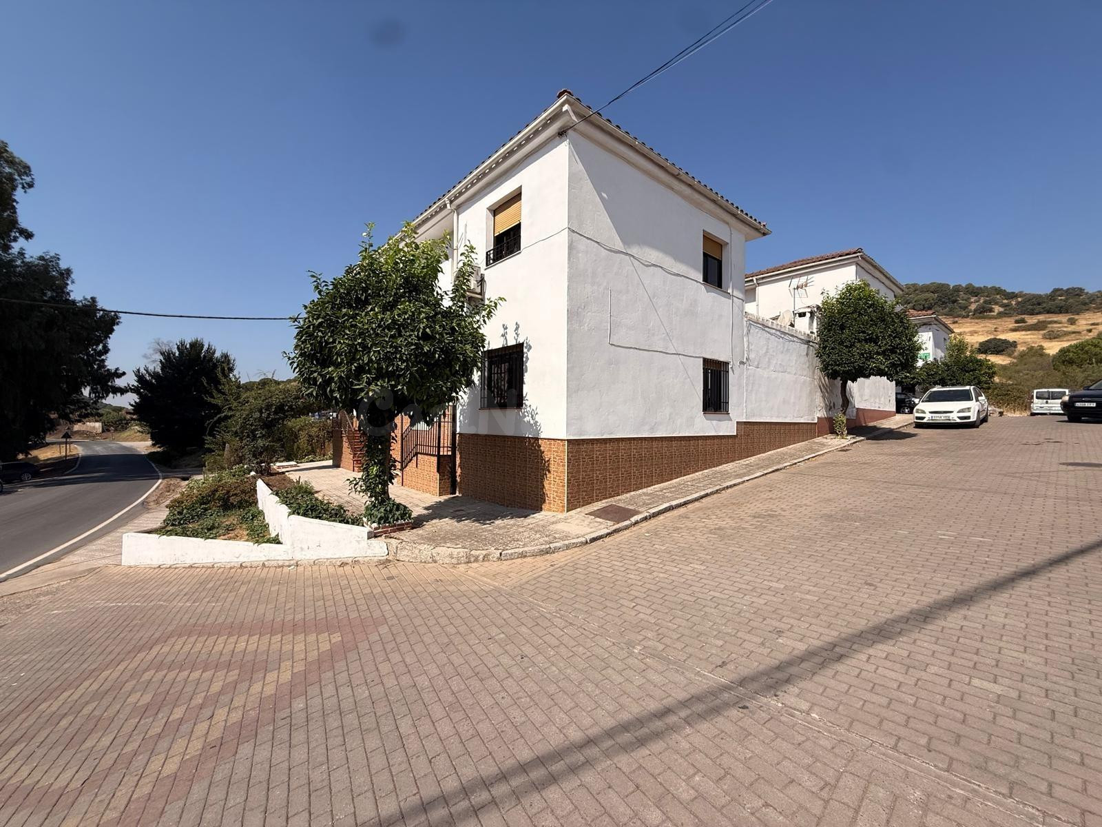 GRAN CASA HACIENDO ESQUINA EN VILLAVICIOSA!!!