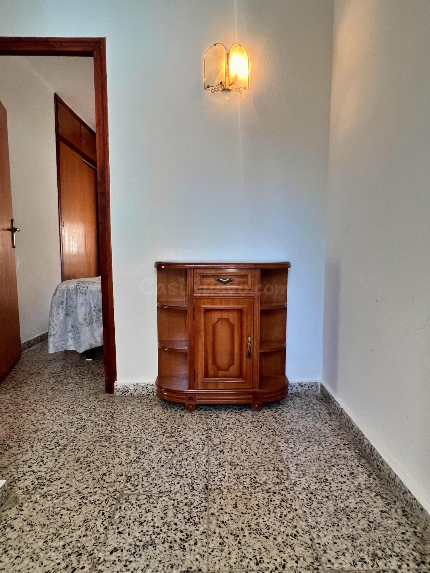 Amplio piso de 3 dormitorios a solo 50 metros de la playa en - foto 3