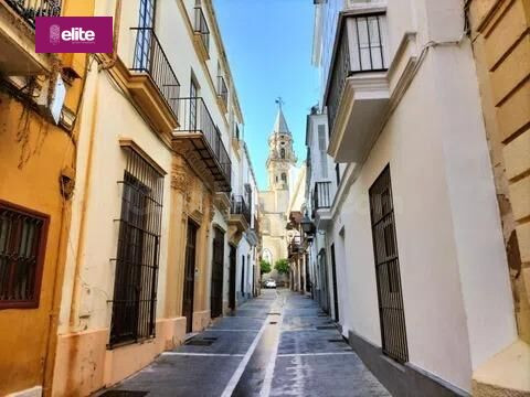 FANTASTICA CASA EN EL CENTRO DE JEREZ PARA REFORMAR