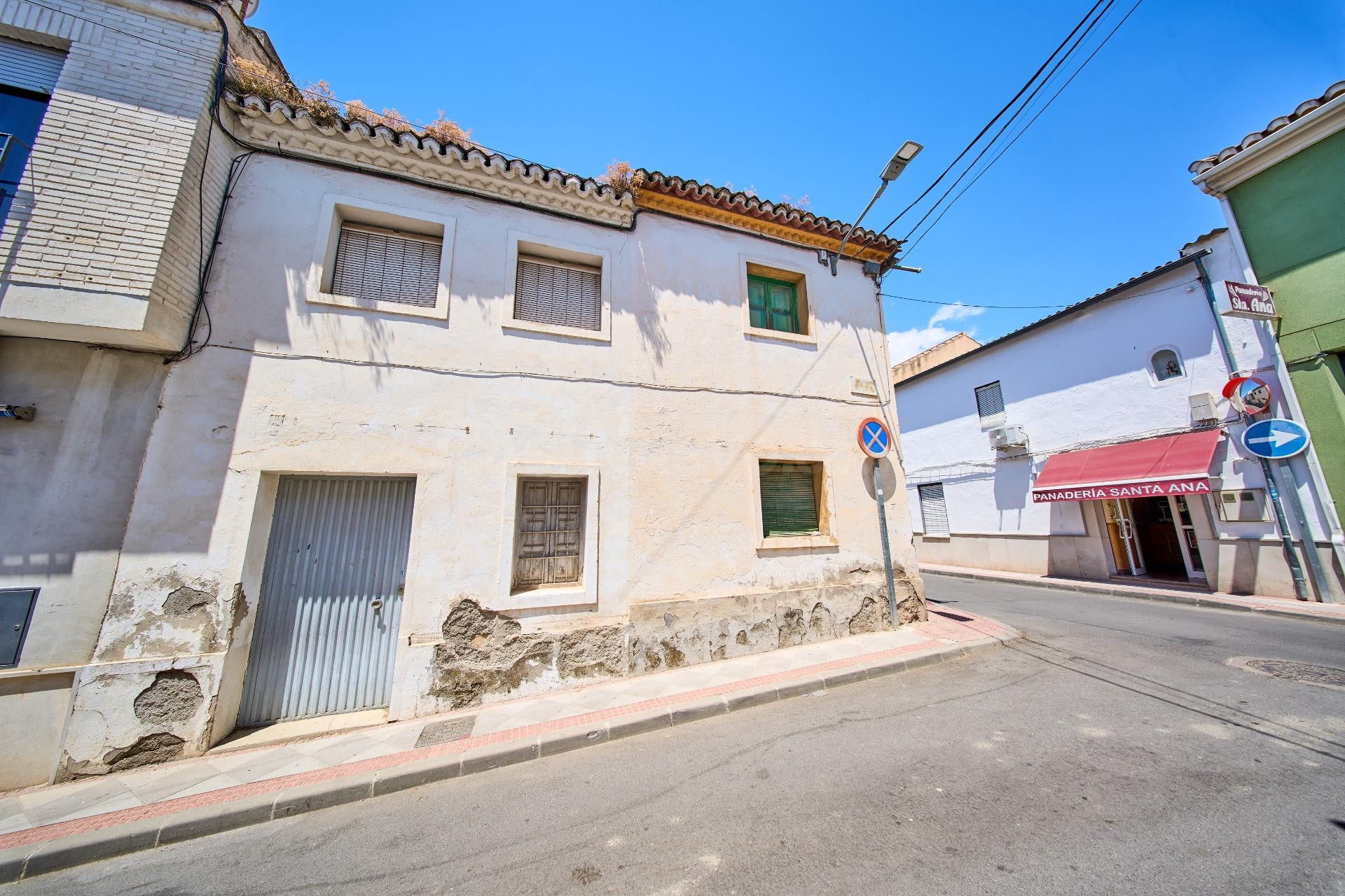 Casa con exterior para reformar
