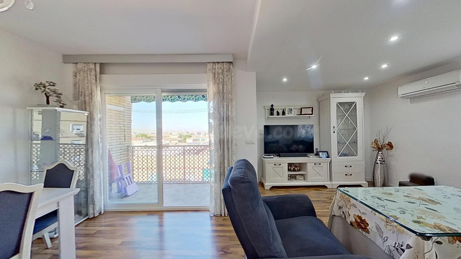 Piso reformado todo exterior con terraza, amplio salón, 3 do - foto 5