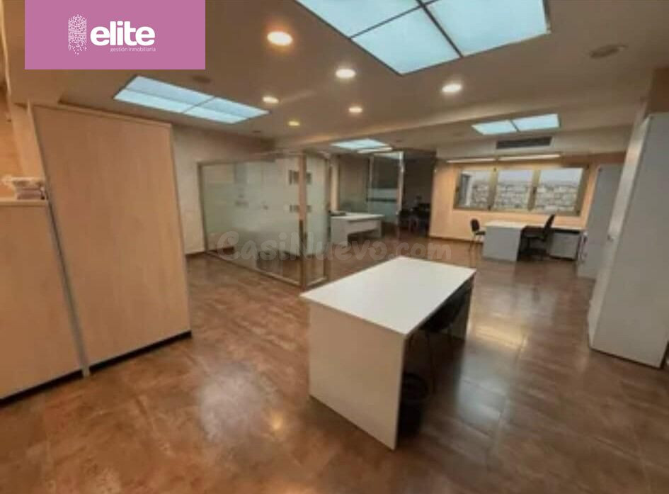 ESPECTACULAR CASA CON GARAJES EN EL CENTRO - foto 2