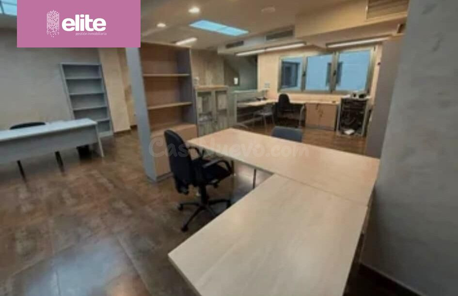 ESPECTACULAR CASA CON GARAJES EN EL CENTRO - foto 3