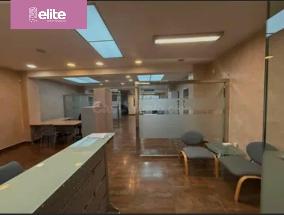 ESPECTACULAR CASA CON GARAJES EN EL CENTRO - foto 4