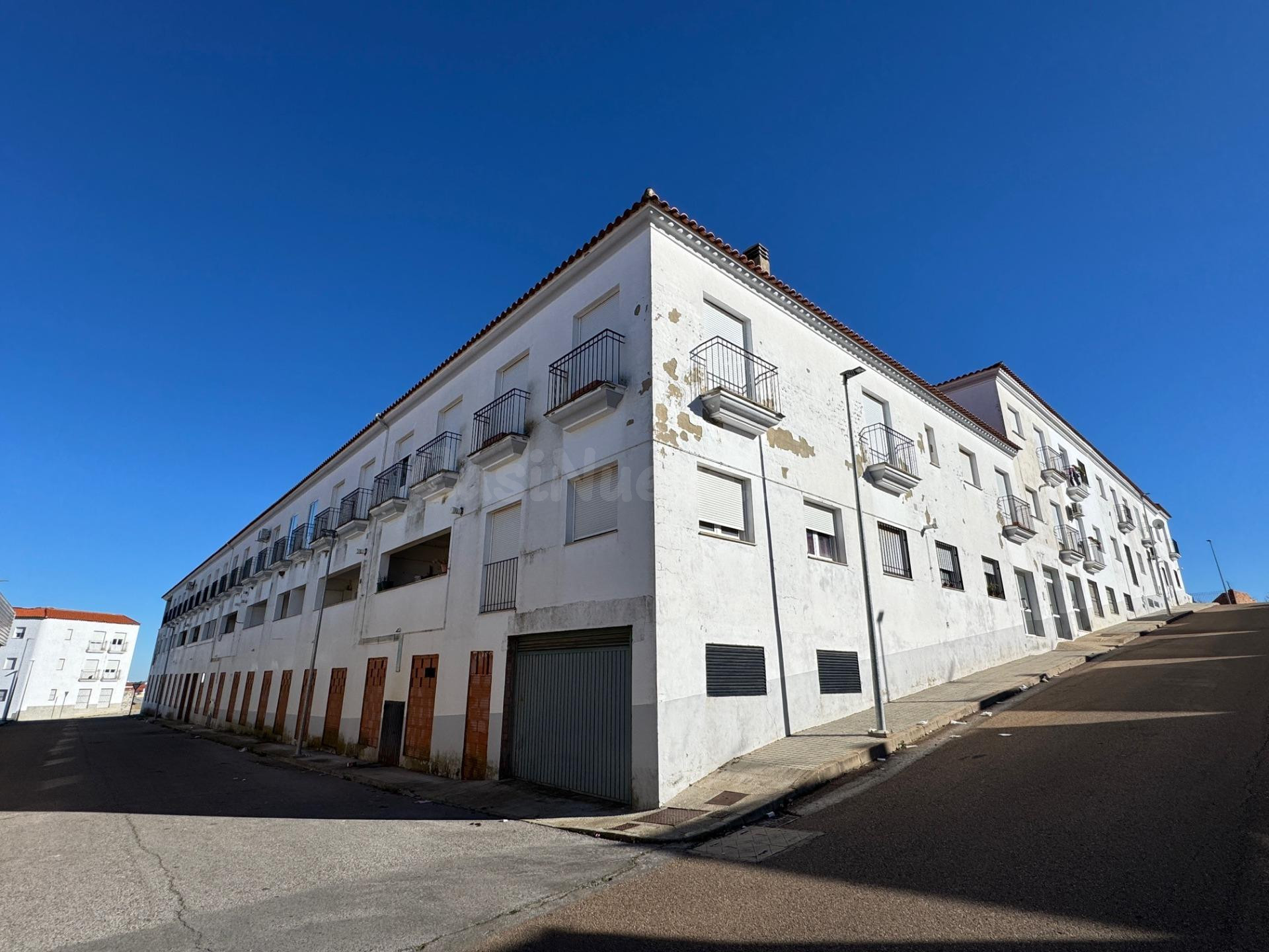 CASABANCO VENDE GRAN LOCAL COMERCIAL EN MONESTERIO.