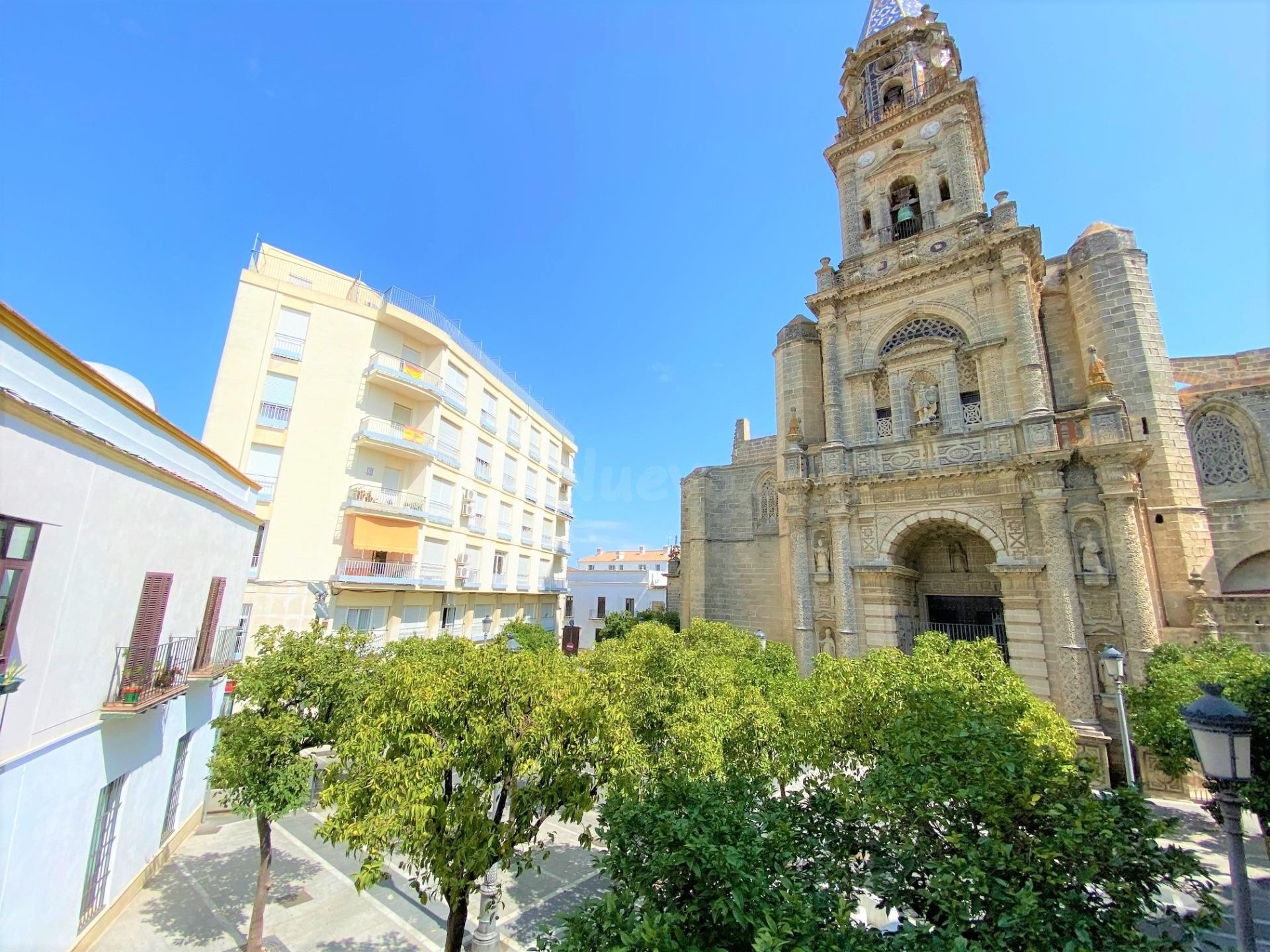 EDIFICIO PARA 15 APARTAMENTOS TURISTICOS EN EL CENTRO DE JER
