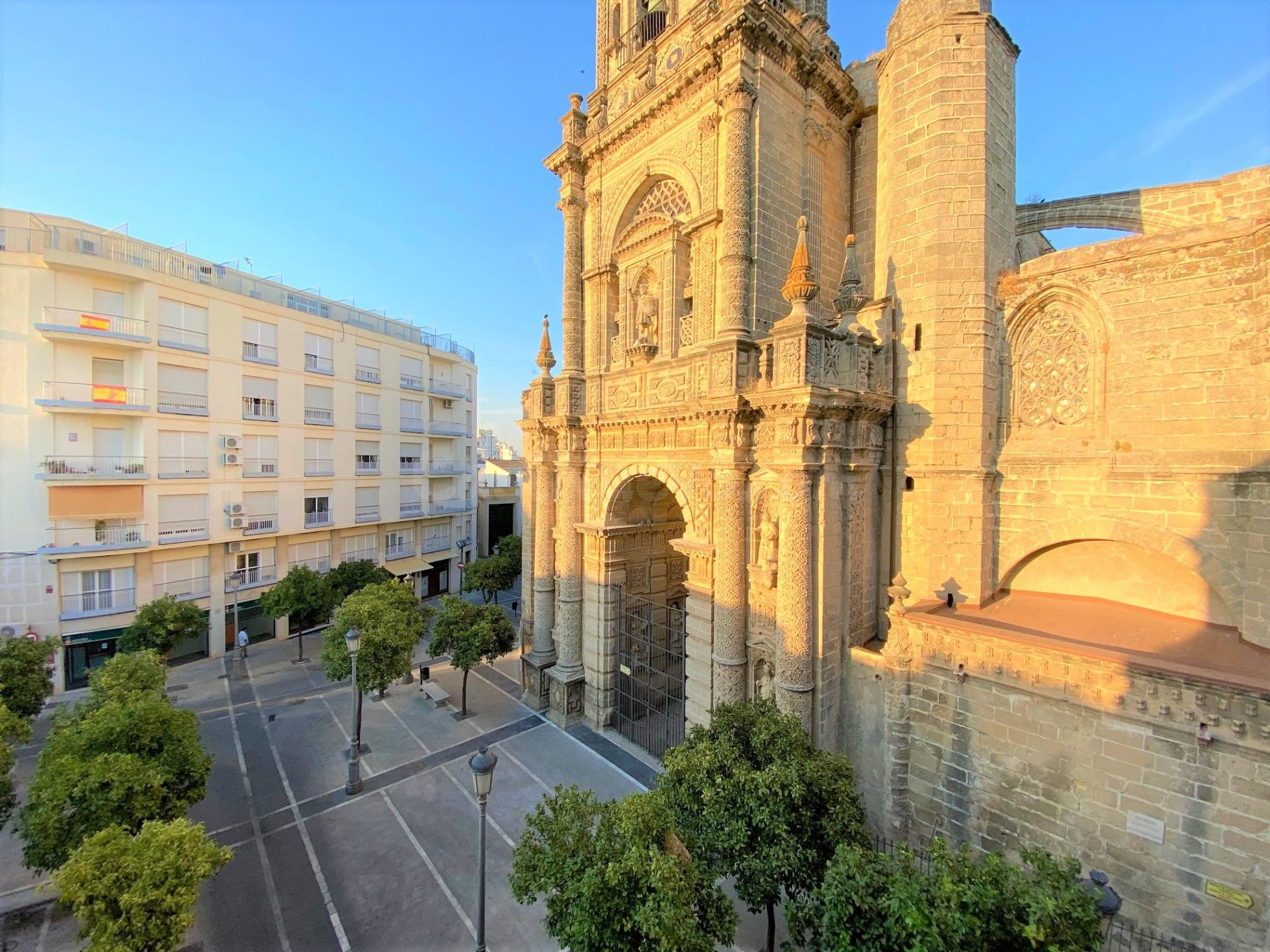 EDIFICIO PARA 15 APARTAMENTOS TURISTICOS EN EL CENTRO DE JER - foto 2