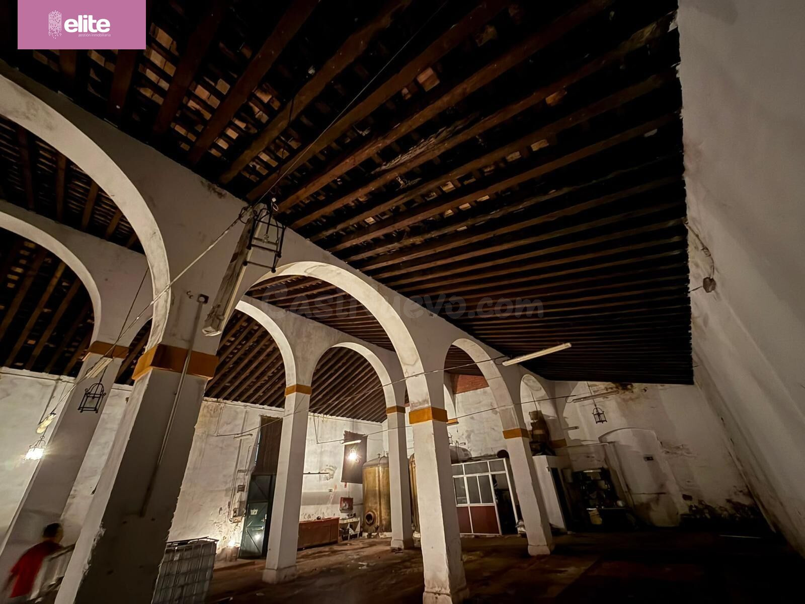 MAGNIFICO CASCO DE BODEGA - foto 5