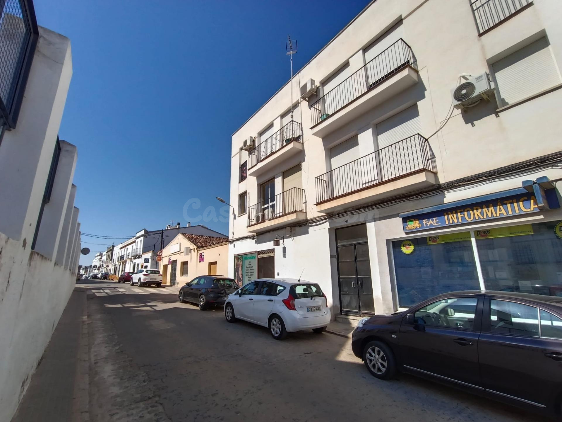 CASABANCO VENDE PISO DE TRES DORMITORIOS EN VILLAFRANCA DE L