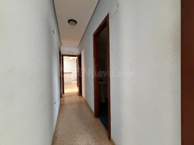 CASABANCO VENDE PISO DE CUATRO DORMITORIOS EN BADAJOZ - foto 3