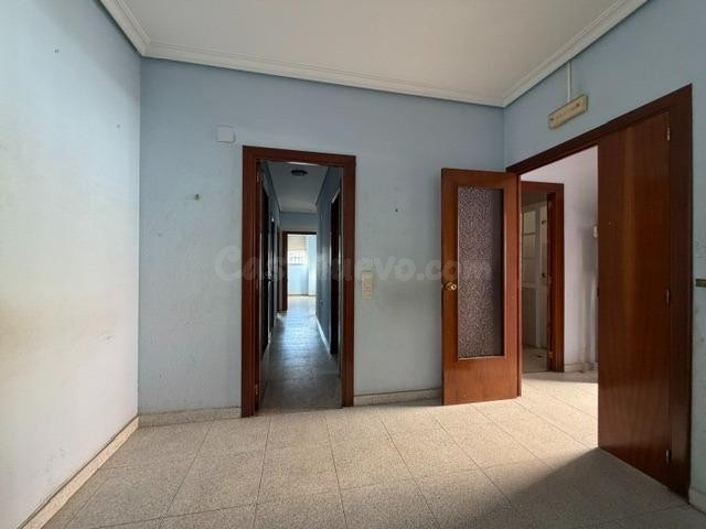 CASABANCO VENDE PISO DE CUATRO DORMITORIOS EN BADAJOZ - foto 4